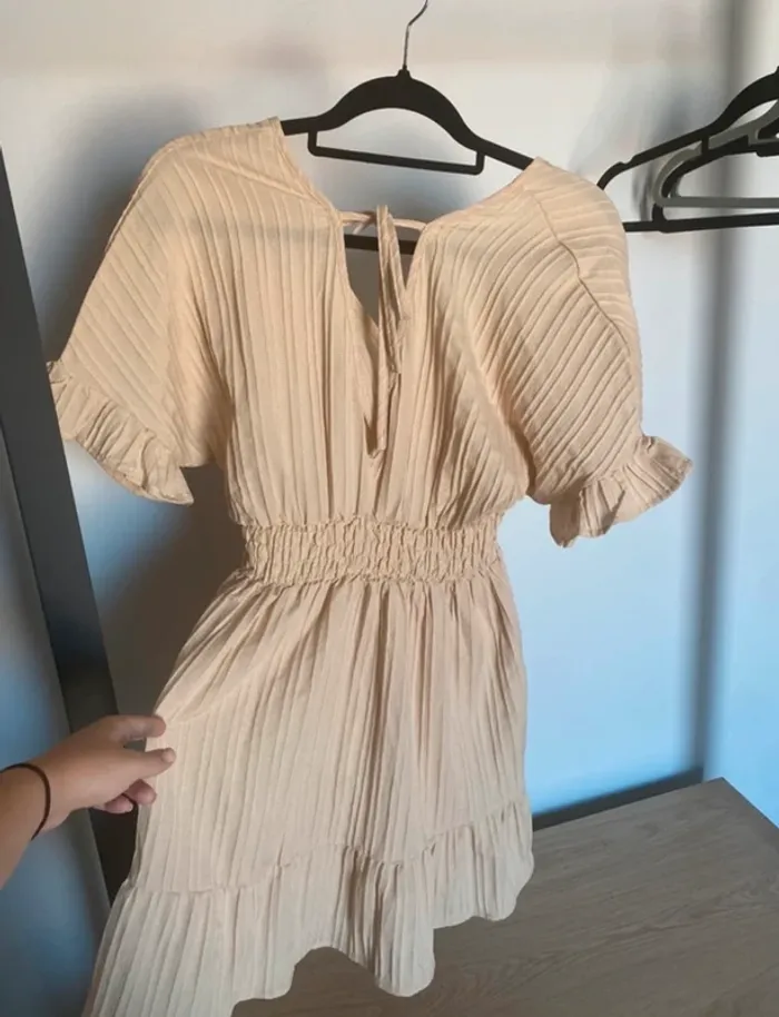 Robe beige - photo numéro 3