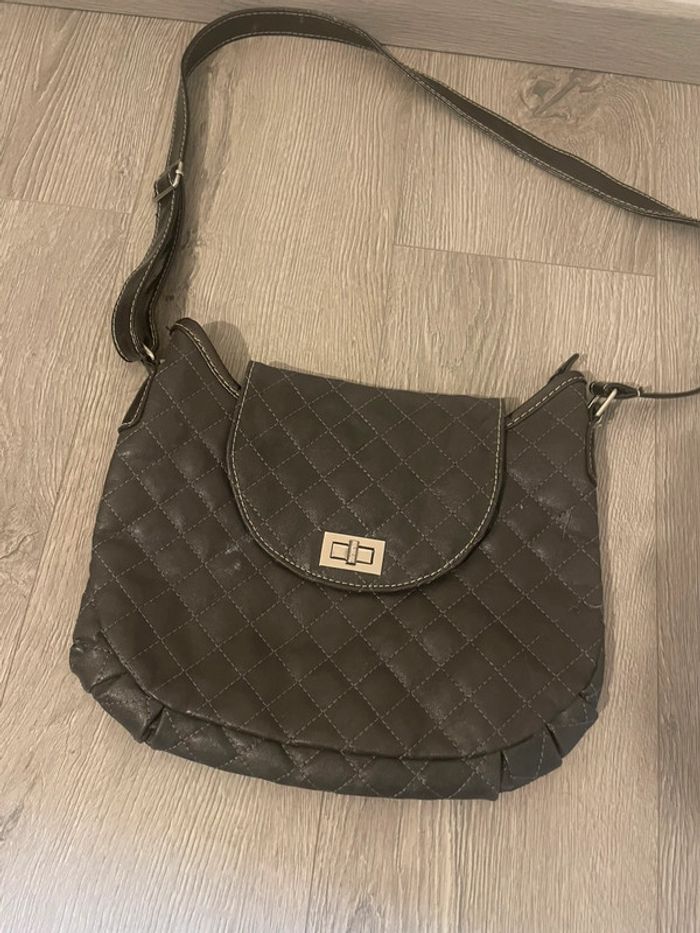 Sac à main à bandoulière gris effet matelassé hanse verni - photo numéro 2