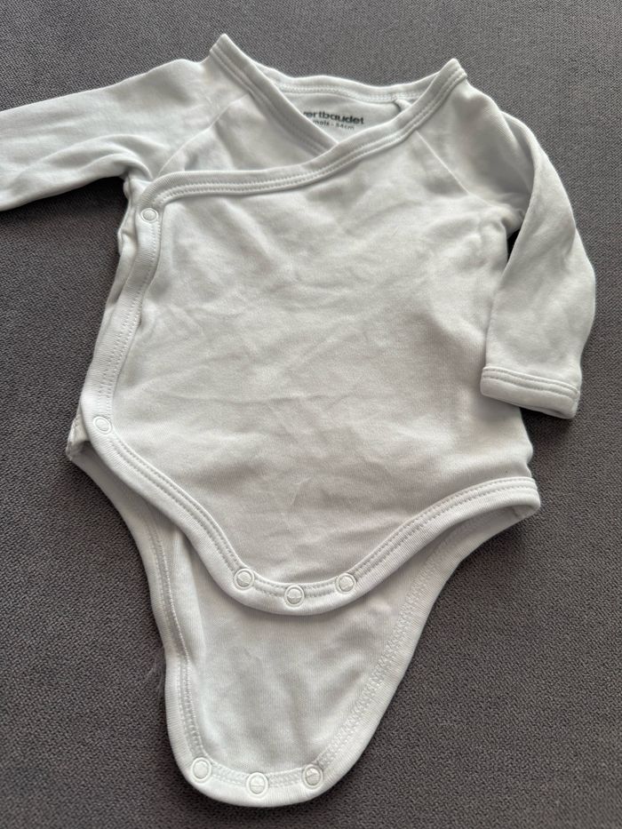 Bodies 1 mois - photo numéro 3