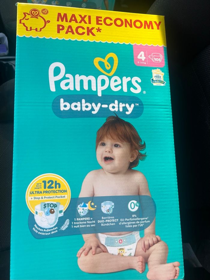 Couche Pampers taille 4