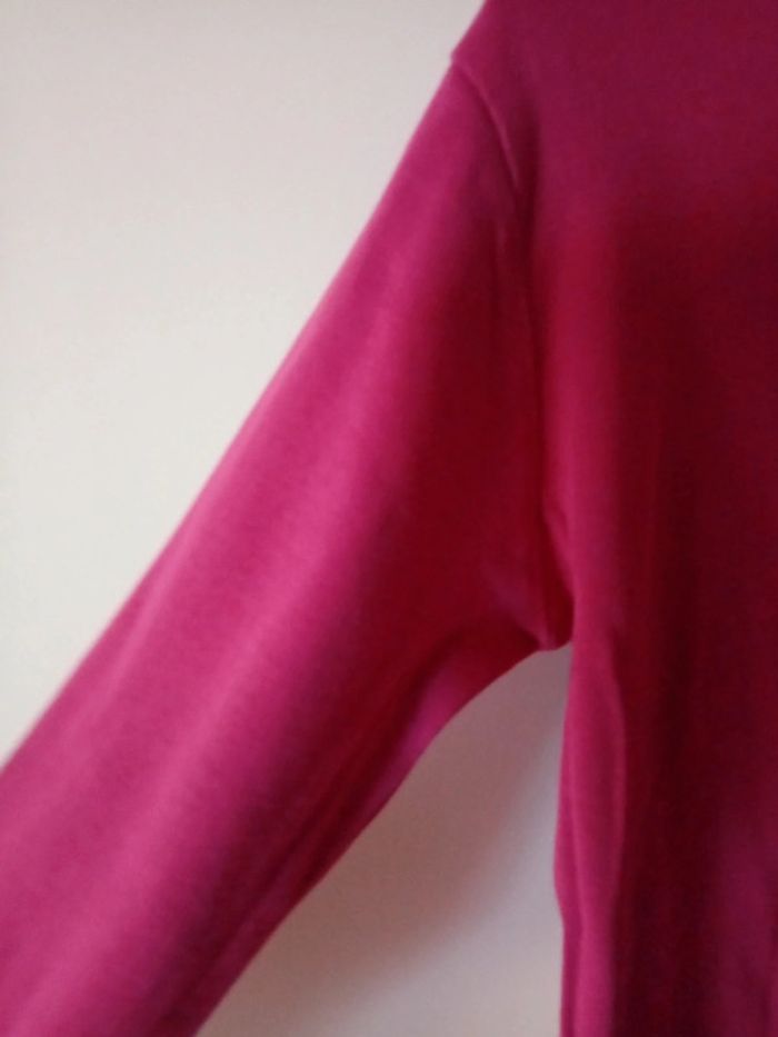 Joli pull à col roulé fuchsia.  10 ans - photo numéro 12