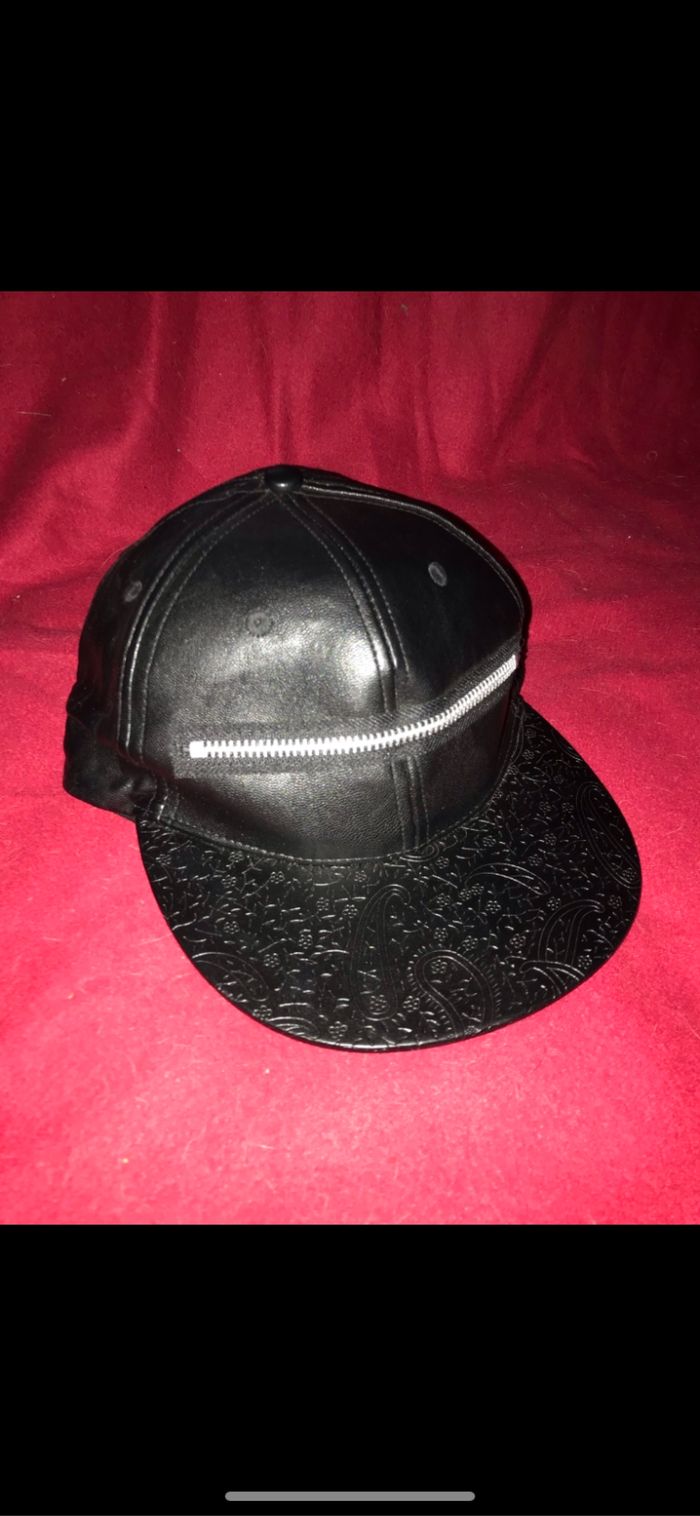 Casquette noire - photo numéro 2