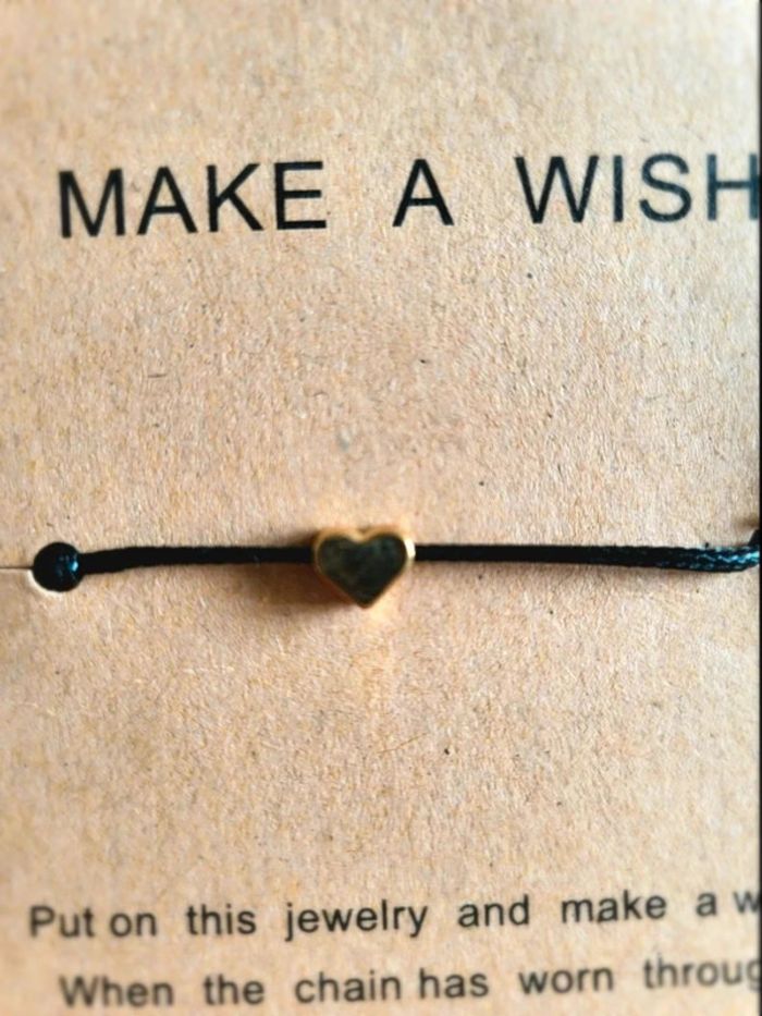 Bracelet vœu Make a Wish – cœur doré – fil noir fin – porte-bonheur minimaliste cadeau zen - photo numéro 3