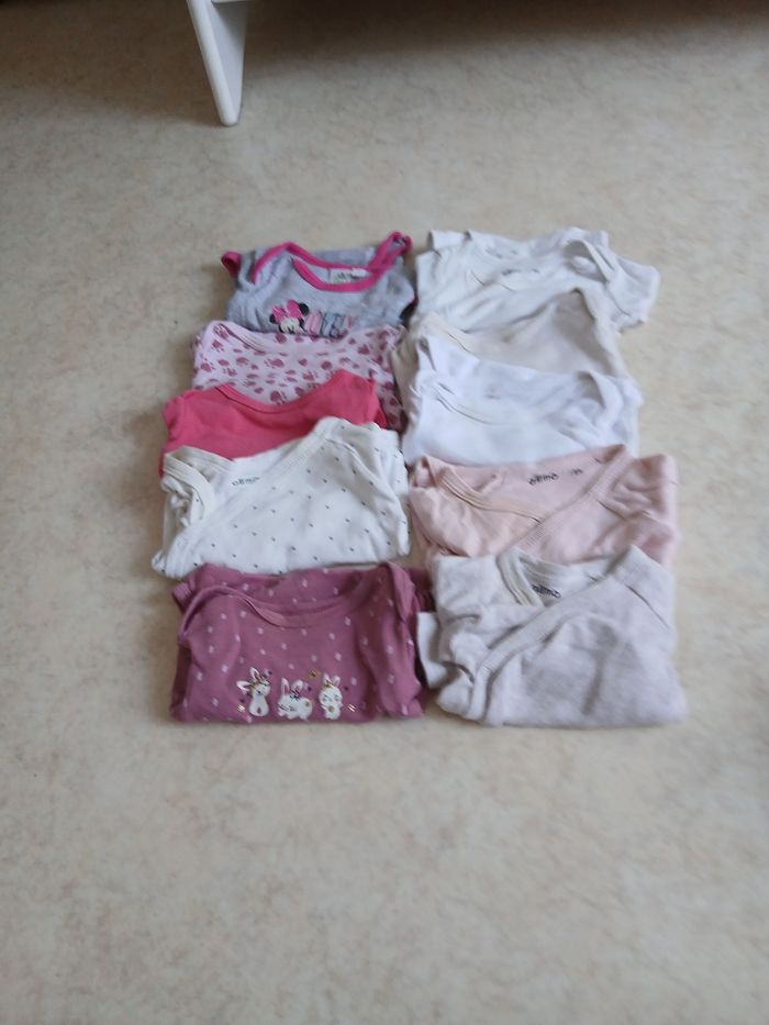 Lot de 17 bodies - photo numéro 2
