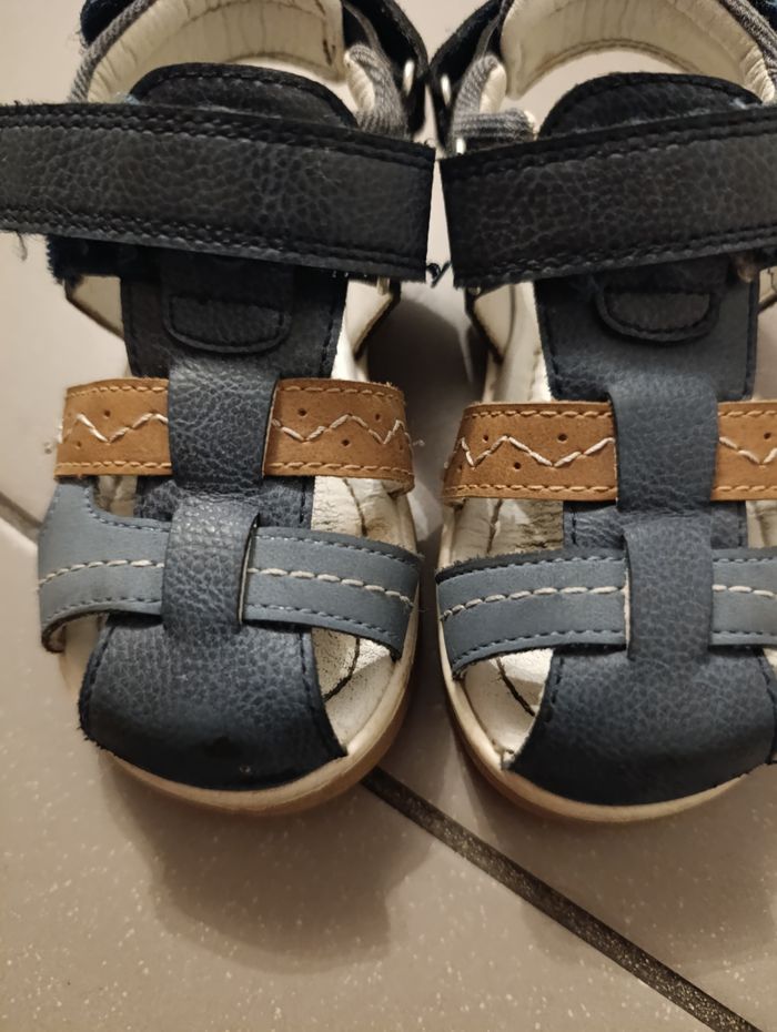 Lot de deux paires de sandales garçons taille 23 - photo numéro 3