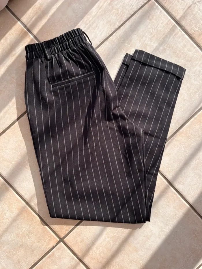 Pantalon ajusté rayé - photo numéro 4