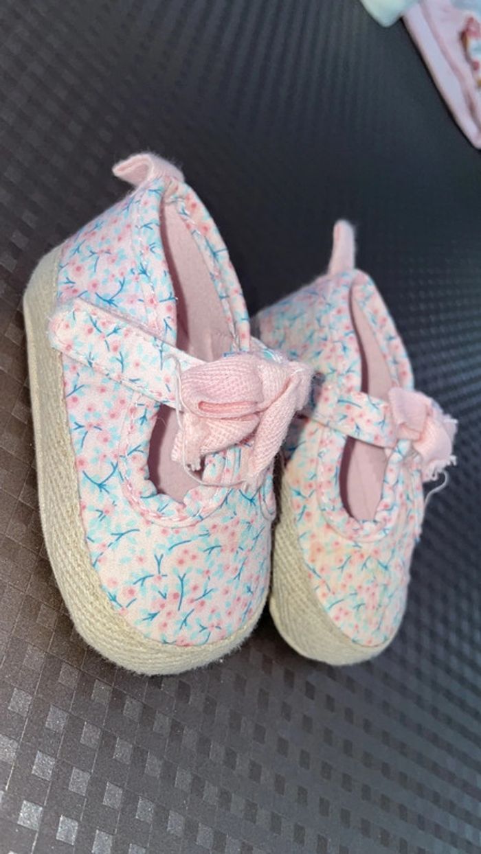 Chaussures style babies 6 mois - photo numéro 2