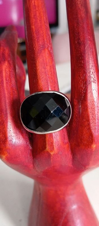 Bague en onyx noir facettes