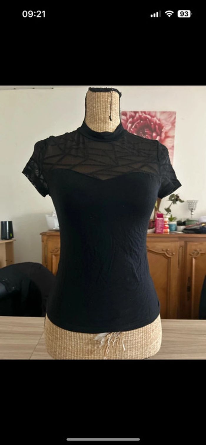 Blouse transparente au dos