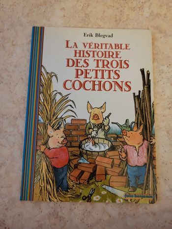 Livre La véritable histoire des 3 petits cochons