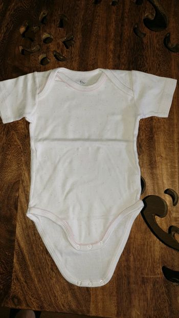 Body manches courtes, neuf, 9 mois.