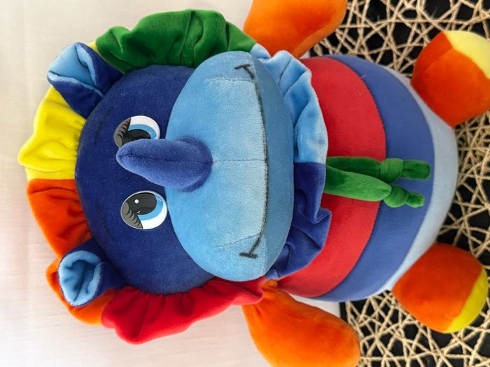 peluche dinosaure dragon rouge bleu orange grelot SUPERTOYS