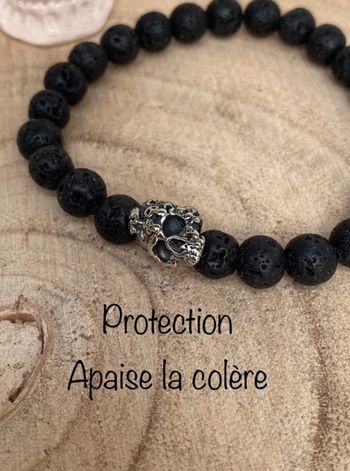 Bracelet pierre de lave et tête de mort 21 cm , lithothérapie