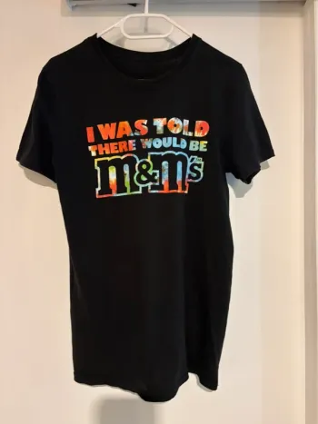TEE shirt noir imprimé M&M’s taille 38- M en très bon état