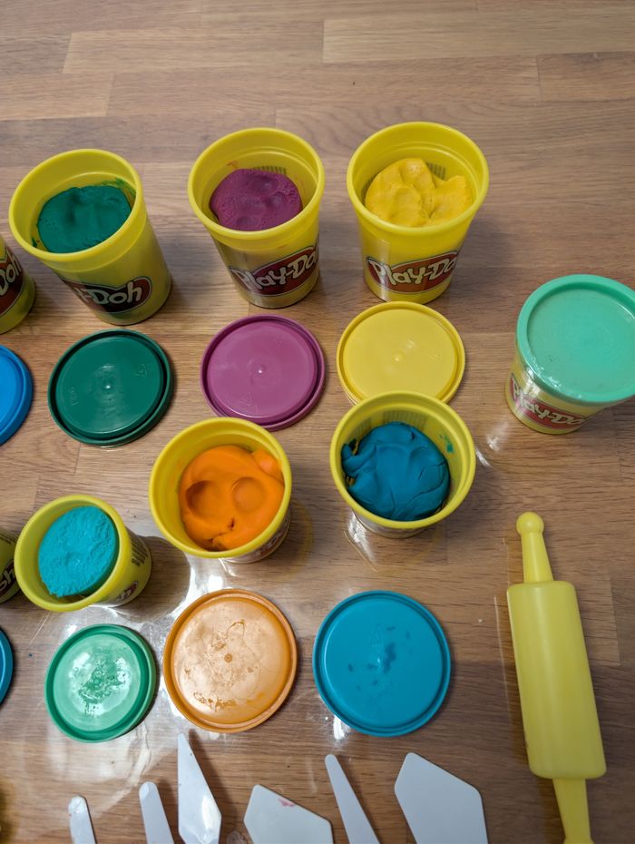 Lot de pâtes à modeler et accessoires pour modeler - photo numéro 9