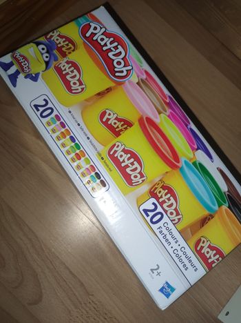 20 pots de pâte à modeler Play Doh neuf
