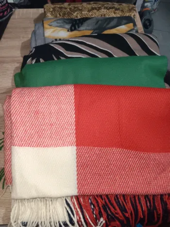 Écharpes tendance, motifs variés, laine douce