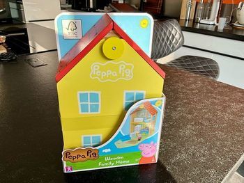 Maison en bois peppa piG neuve, remise 30 % avec code