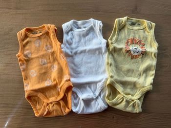 Lot 3 bodies sans manches Gémo
