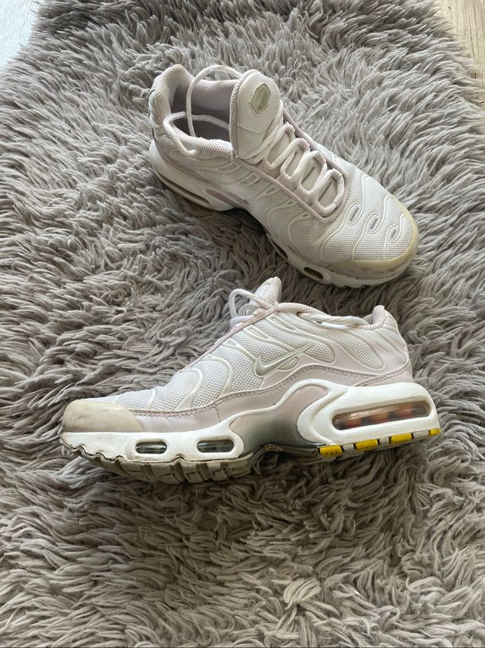 Baskets Nike tn blanches et rose clair - 36.5