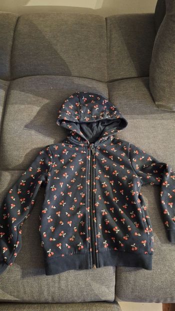Veste sweat a capuche 6 ans