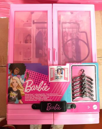 Dressing barbie 