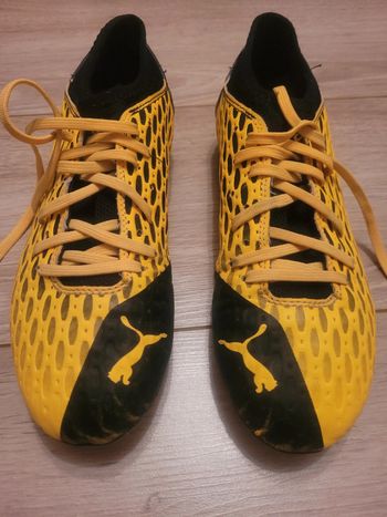chaussures Foot Puma taille 38 jaune