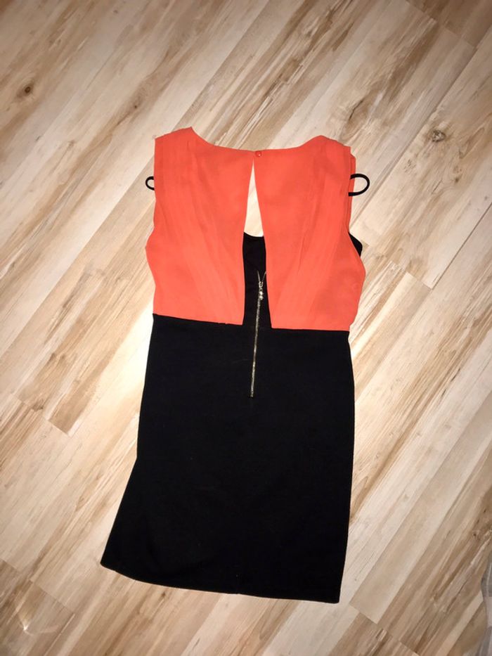 Robe noire et corail - photo numéro 2