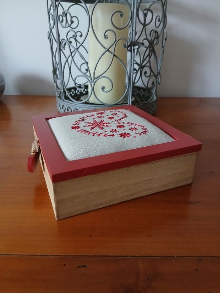 Neuf: Boîte à thé/ ou autre en bois & tissu brodé *gamme montagne - photo numéro 5