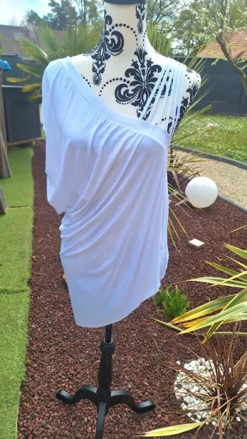 Original top d été asymétrique taille unique neuf