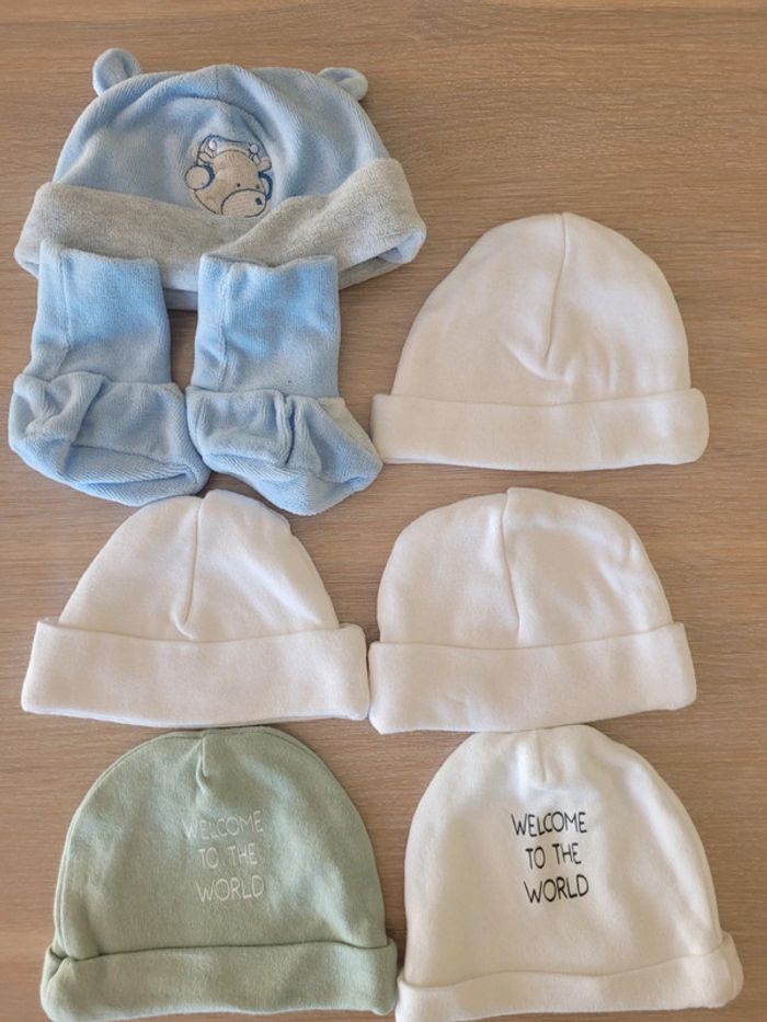 Lot bonnet de naissance neuf