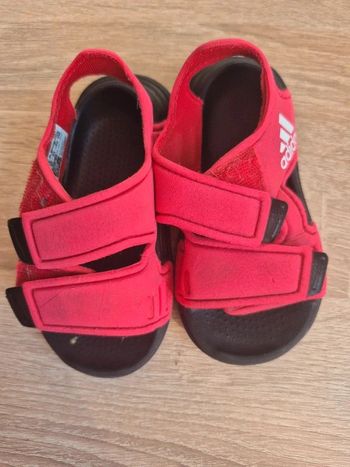Sandales Adidas taille 23