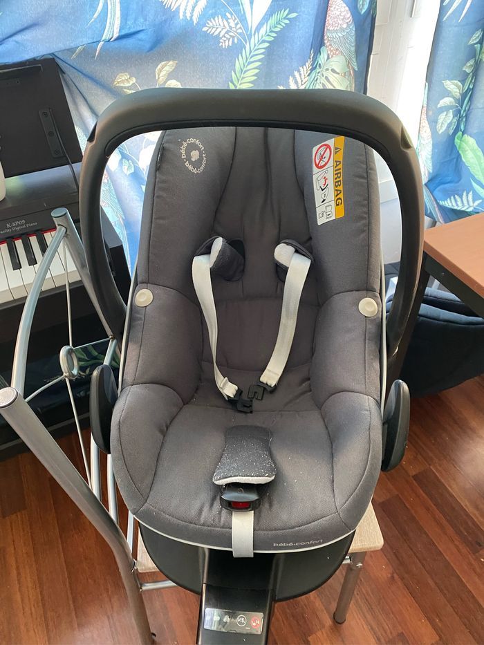 Vend poussette bébé confort ainsi que 2 siège adaptable isofix de 0mois à 9mois et le deuxième de 0mois à 15mois. - photo numéro 4