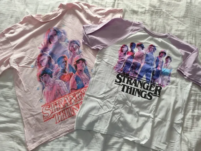 Lot 2 t-shirts Stranger things