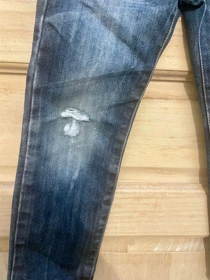 Jeans Zara avec poches effet destroy 104 cm - photo numéro 2