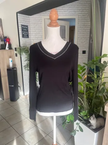 Pull léger col V