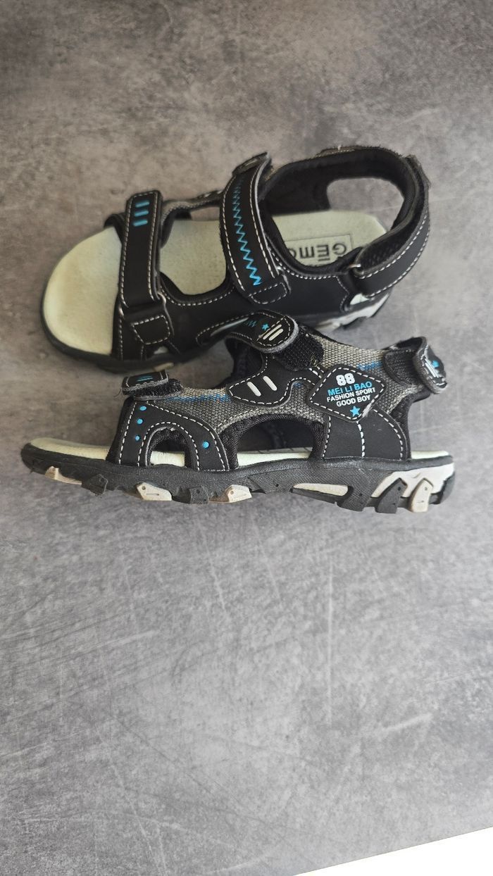 💙🤩😍superbes Sandales  de sport pointure 26 garçon 💙🤩😍 - photo numéro 3