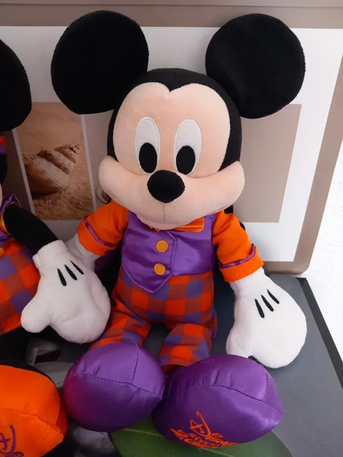 2 peluches Disney store 2021 série halloween 🎃 40cm - photo numéro 3