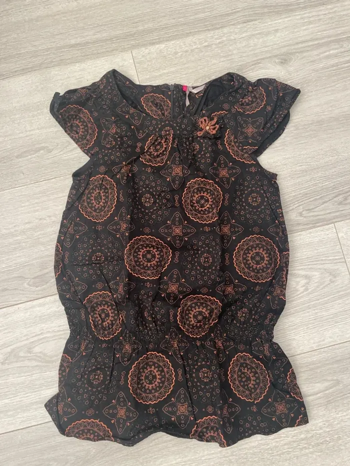 Tunique noire à motifs