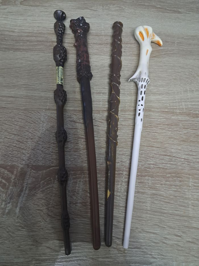 Lot de 4 baguettes Harry Potter vendu avec supports - photo numéro 4
