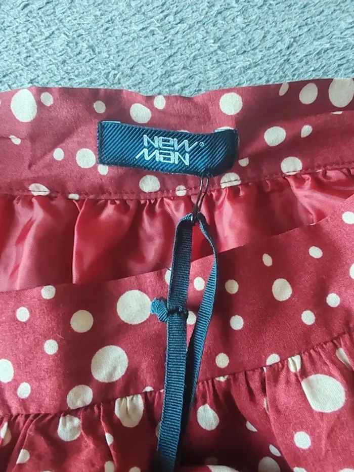 Jupe trapèze New Look rouge à pois blancs – Taille 38 (neuve) - photo numéro 3