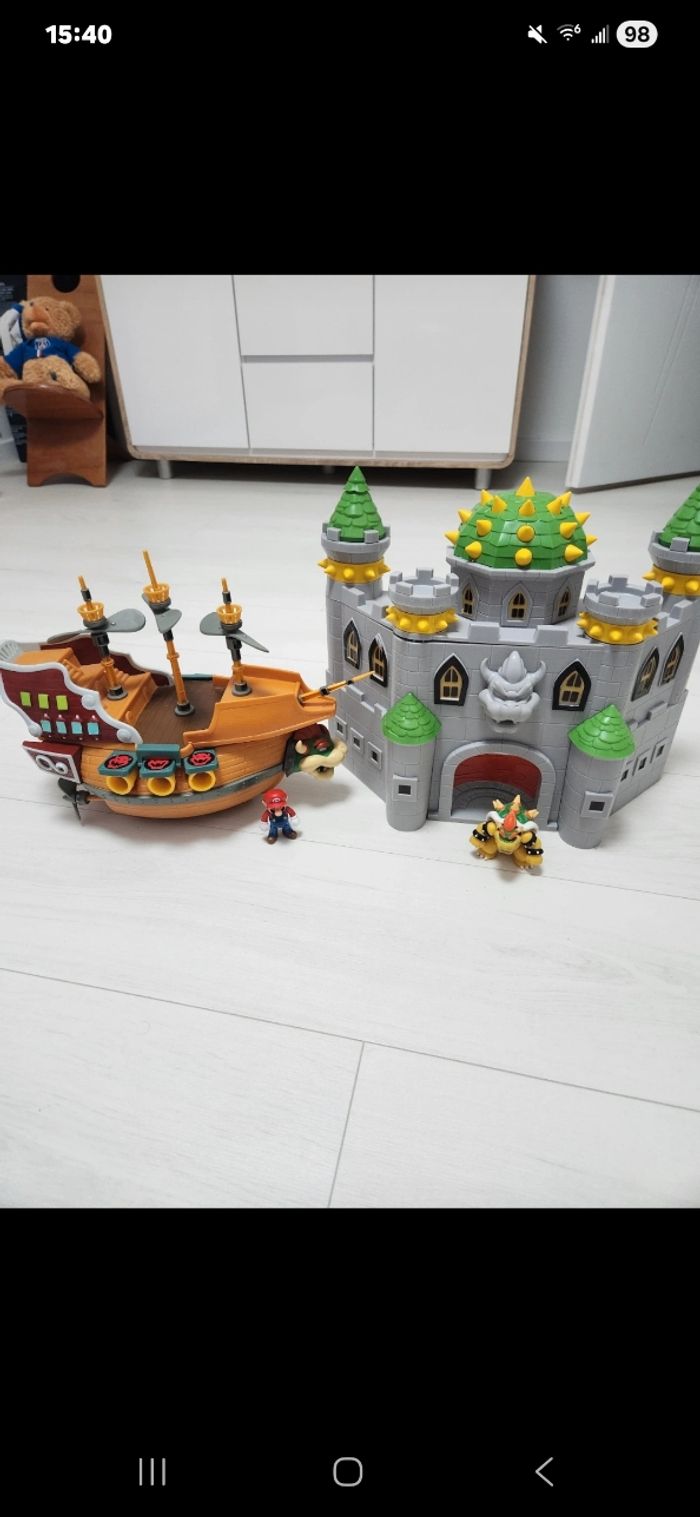 Chateau et bateau bowser