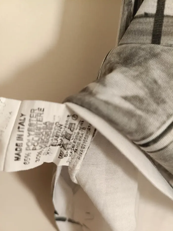 T-shirt blanc avec impression urbaine en noir et blanc tramway - photo numéro 4