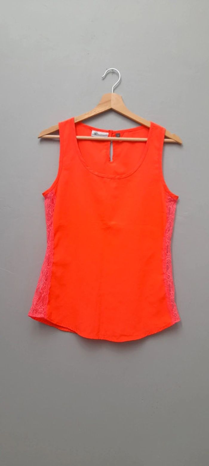 Débardeur dentelle ajouré sur les côtés