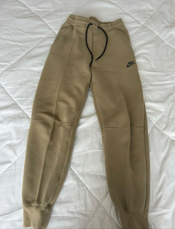 Nike tech kaki