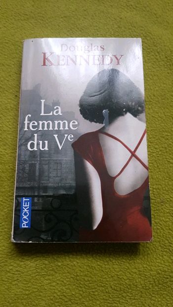Livre pocket , la femme du 5ème