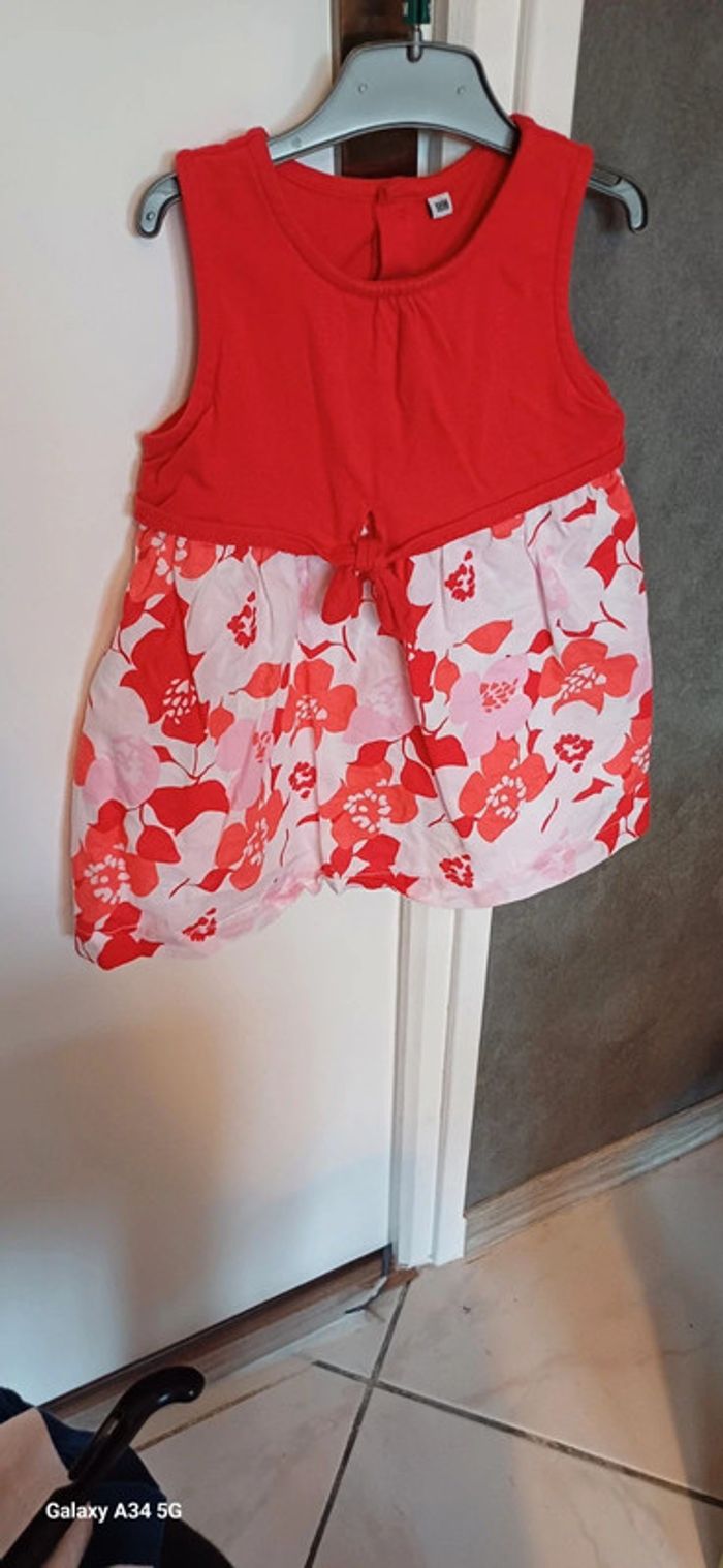 Robe fleurie et son gilet 18 mois - photo numéro 2