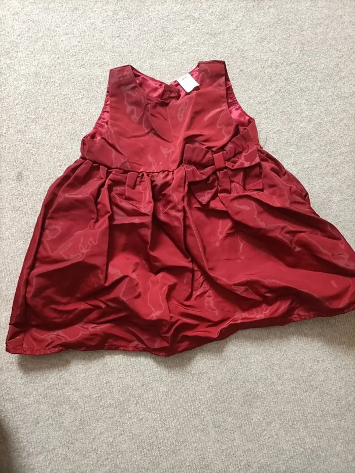 Robe satinée rouge 80cm