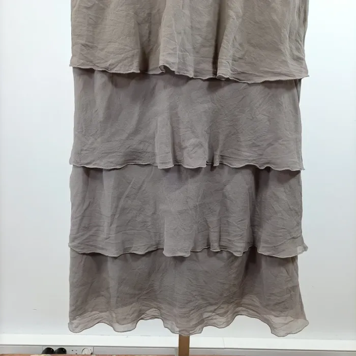 Robe taupe en soie à volants sans manches 1.2.3 Paris taille 42 élégante et fluide A1474 - photo numéro 3