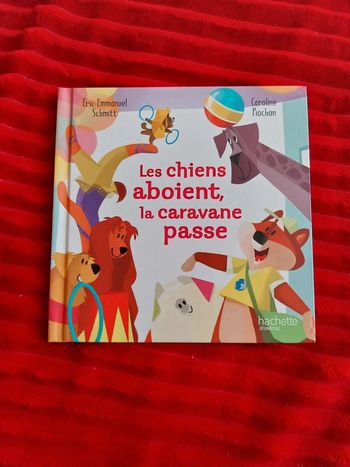 Livre les chiens aboient, la caravane passe